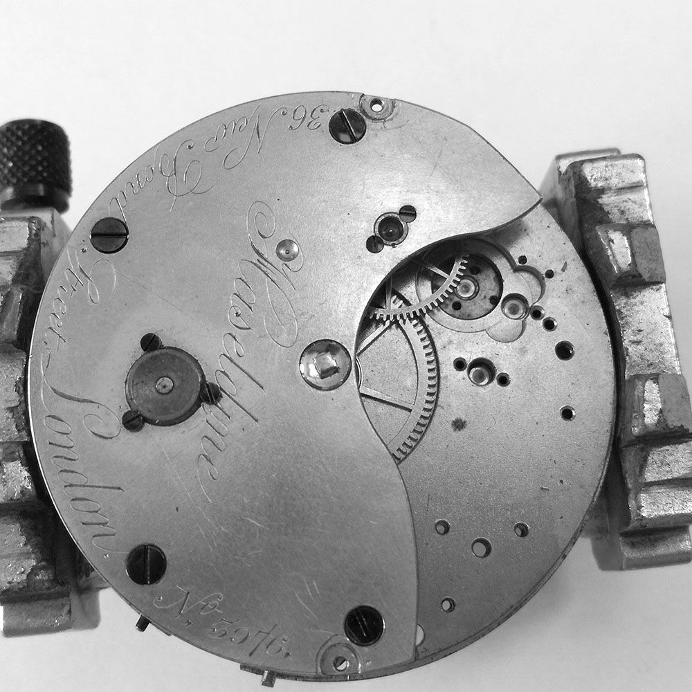 The escape wheel has a special recess in the movement that I have encountered only very infrequently. This is to reduce the overall thickness.