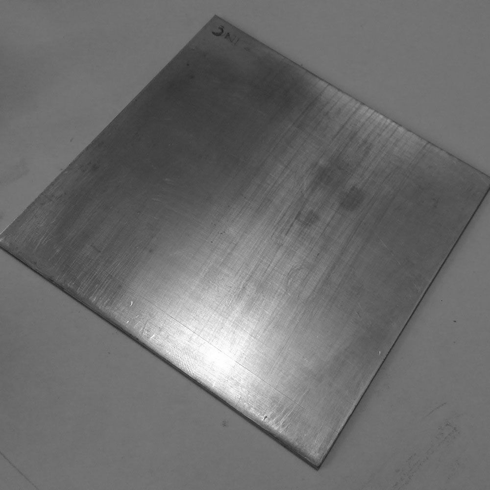 Before every use the zinc plate needs to be re-surfaced. With a high 1200 grit sandpaper one marks a cross-hatched pattern to help provide resistance to the polishing compound.